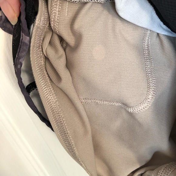 Lululemon Hotty Hot Short Black Roses - Picture 9 of 11